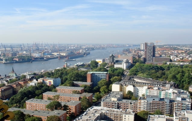 Aussicht von St. Michael Michel in Hamburg auf den Hafen